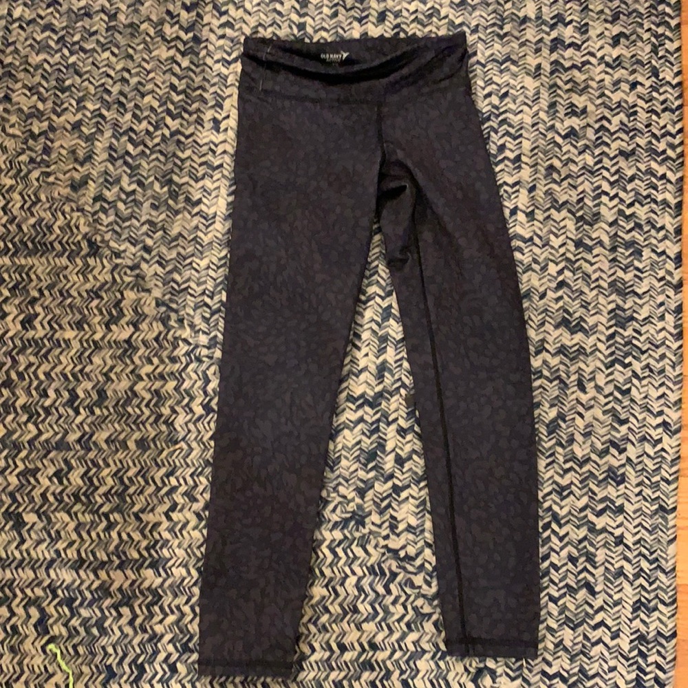 Only worn once or twice old navy girls leggings size m (8)